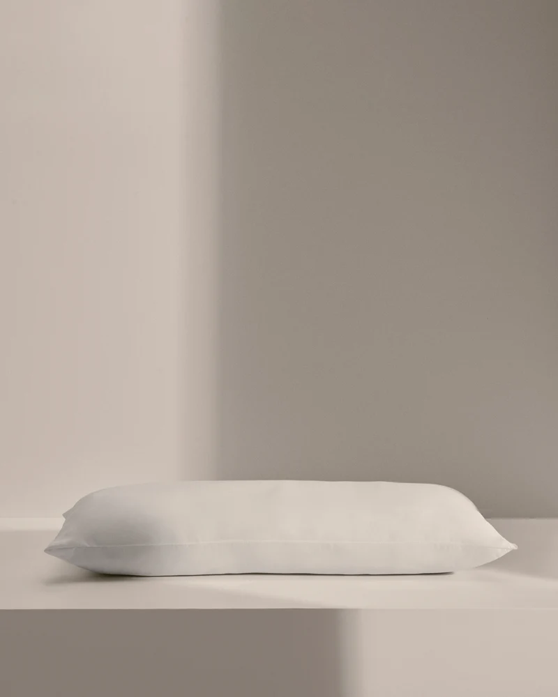 Nyla microfibre pillow 80 x 40 cm