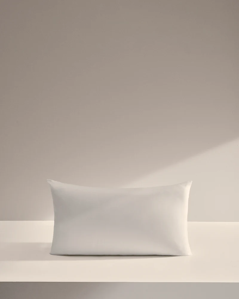 Nyla microfibre pillow 70 x 40 cm