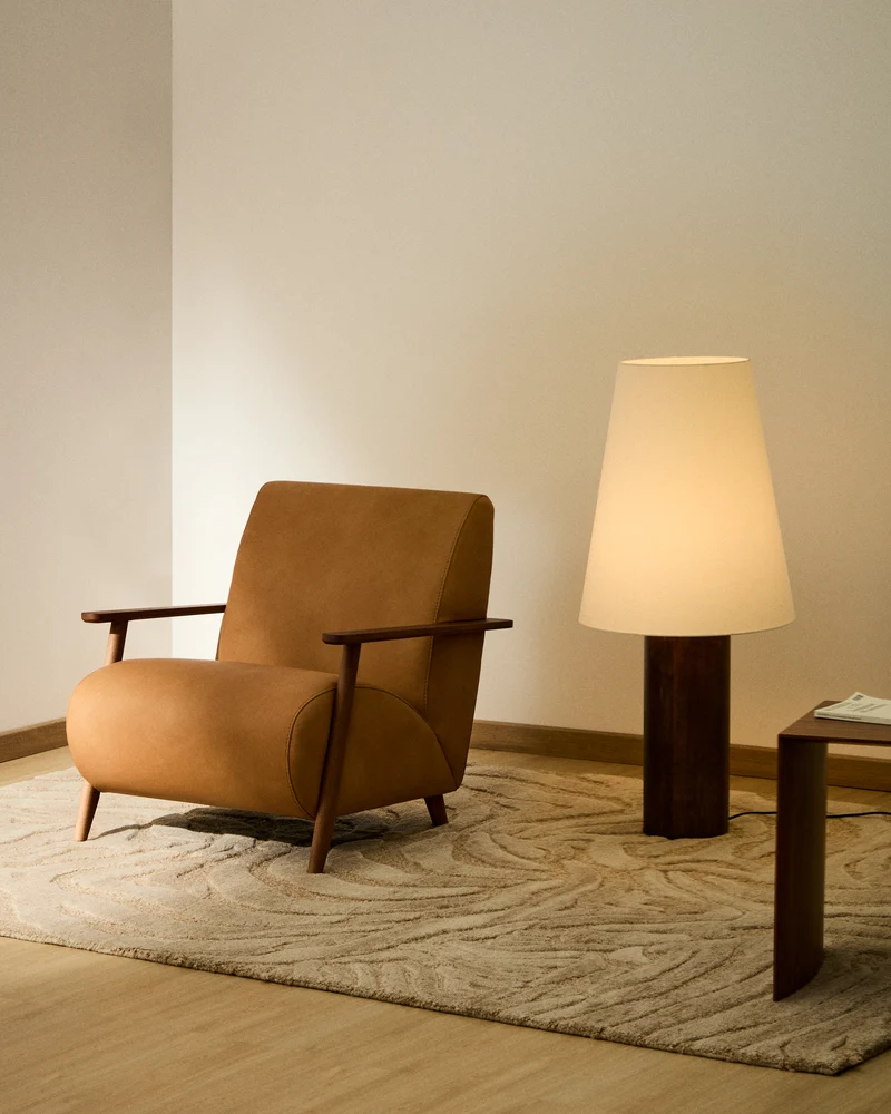 Meghan armchair in brown leather and solid ash wood with walnut-coloured finish FSC Mix Credit