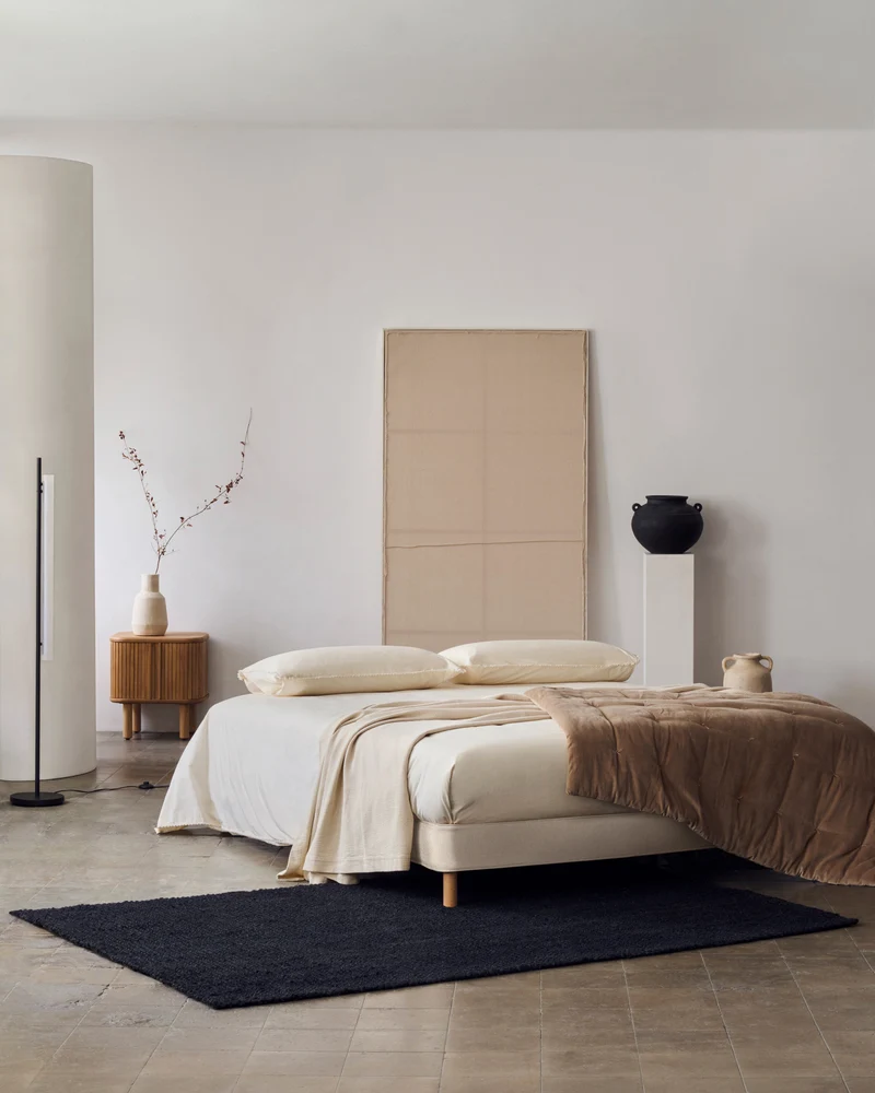 Ofelia base with ecru removable cover and solid beech wooden legs for a 150 x 190 cm mattress FSC Mix Credit