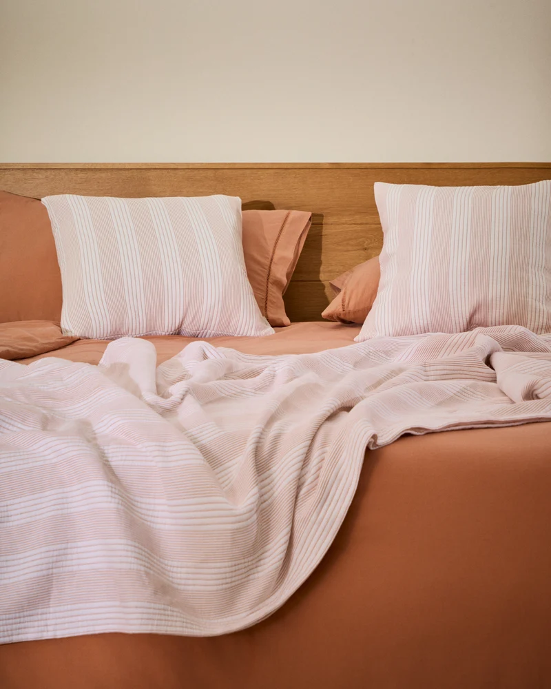 Alguema bed in oak veneer with natural finish for 180 x 200cm mattress