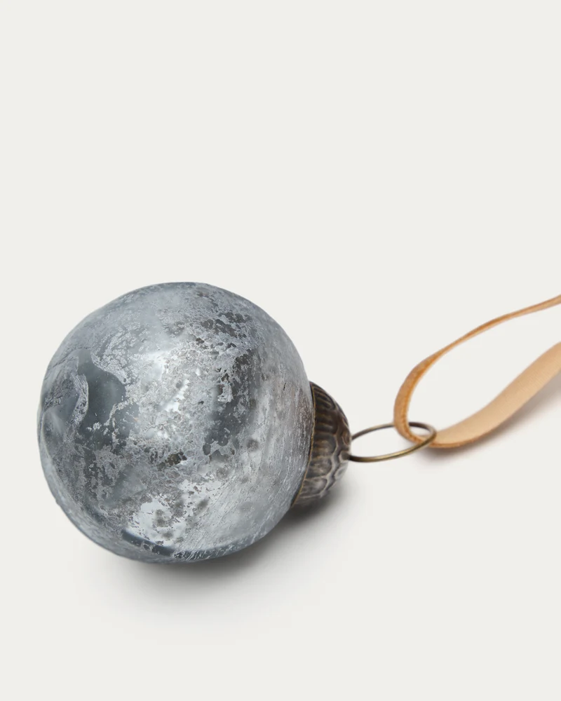 Blama set of 4 Christmas baubles made of silver recycled glass, Ø 6 cm