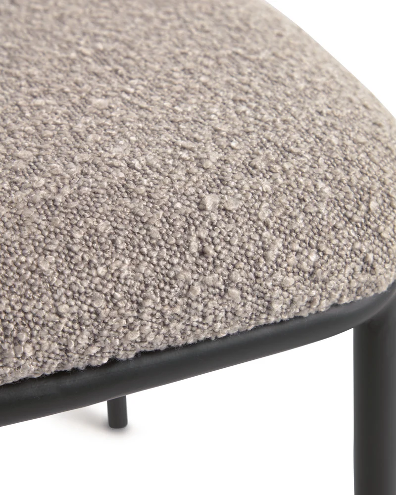Ciselia chair with light grey bouclé and black metal FR