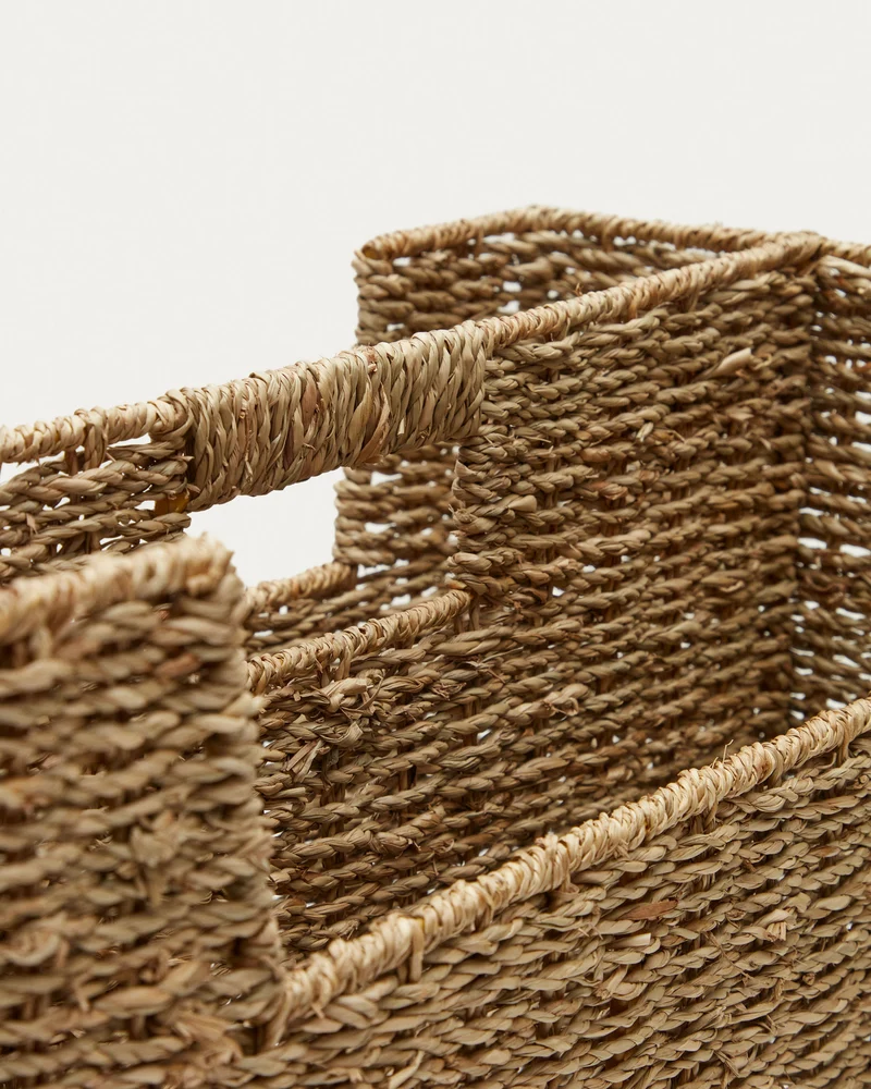 Guixols natural fiber magazine rack with a natural finish