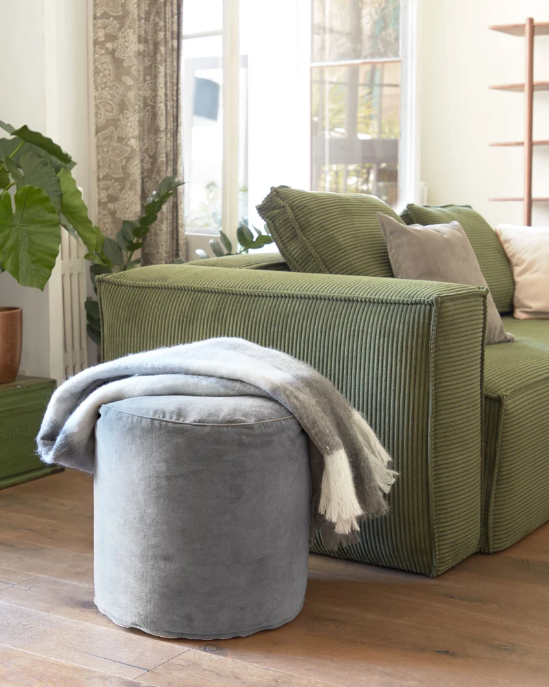 Brunetta round pouffe in dark turquoise velvet Ø 40 cm