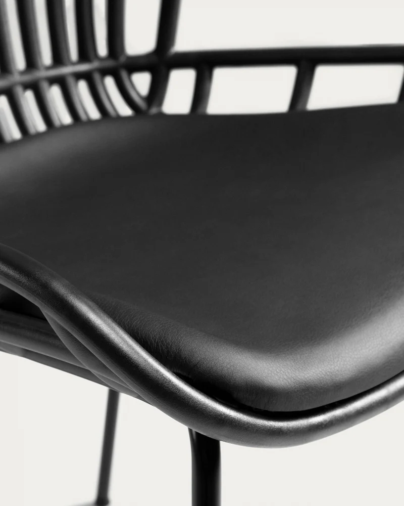 Surpik chair with steel legs in black finnish