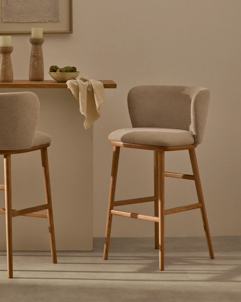 Ciselia stool beige chenille and natural legs 65 cm