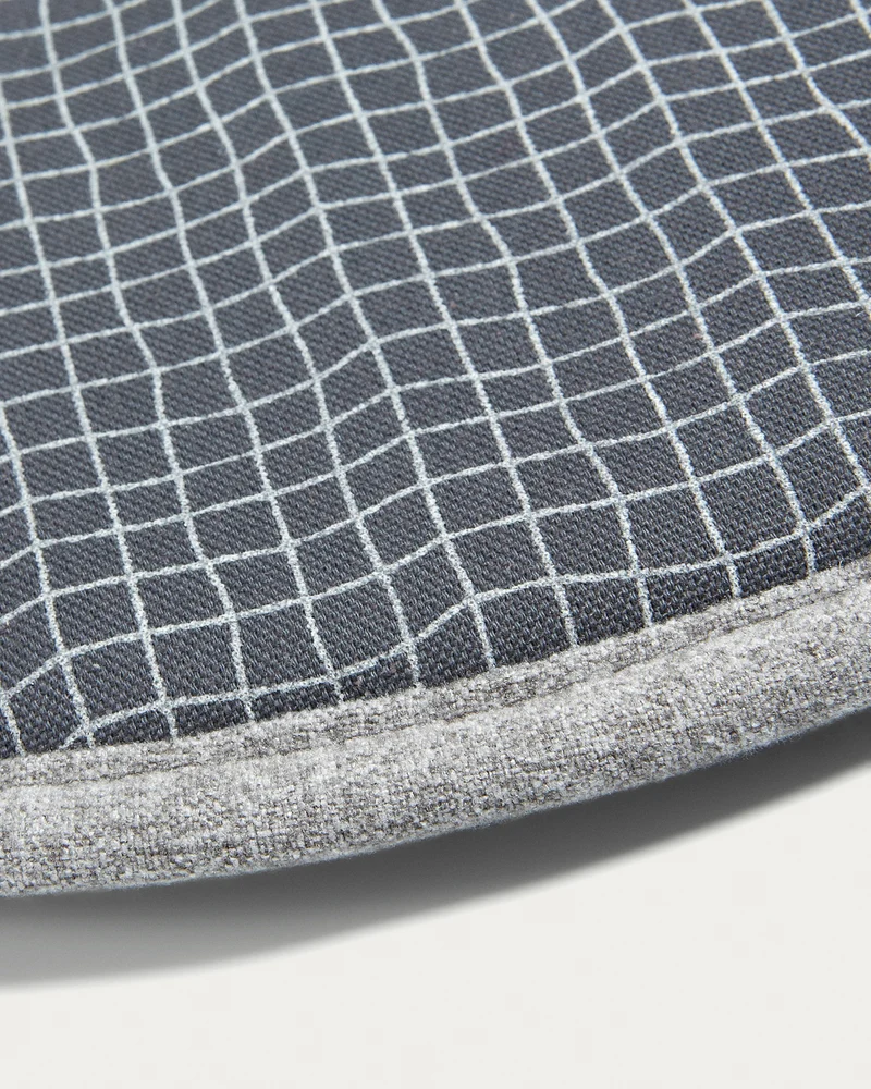 Silke cushion in light grey