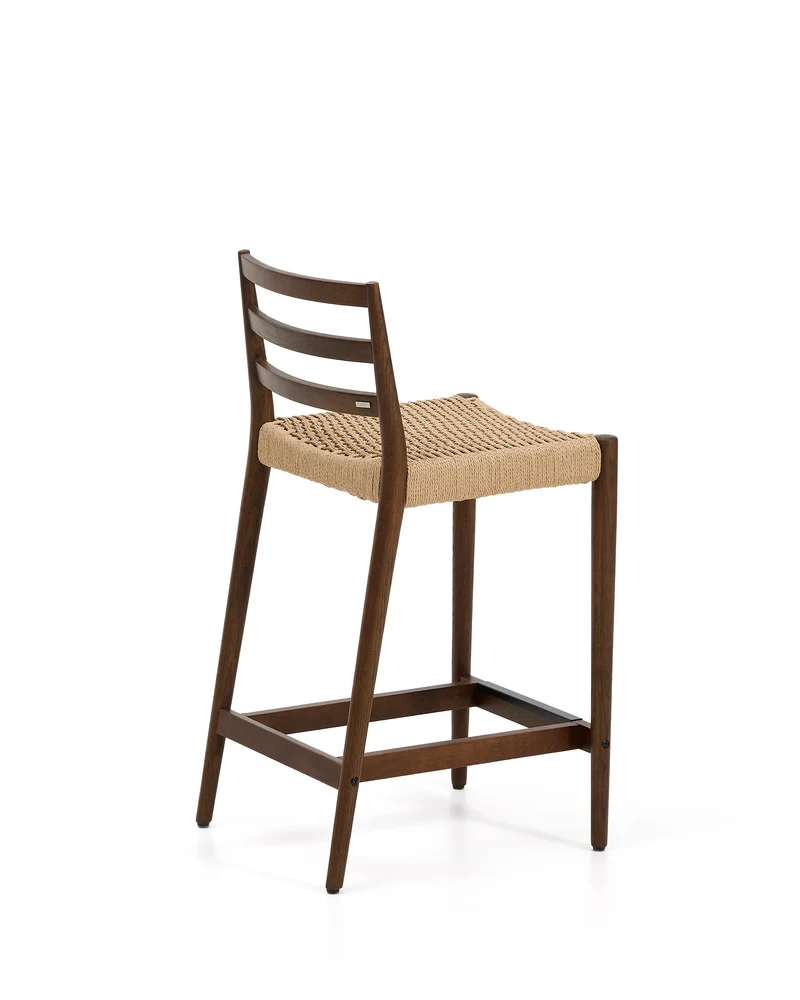 Analy stool with backrest in solid oak wood with walnut-tone finish and rope seat 65 cm
