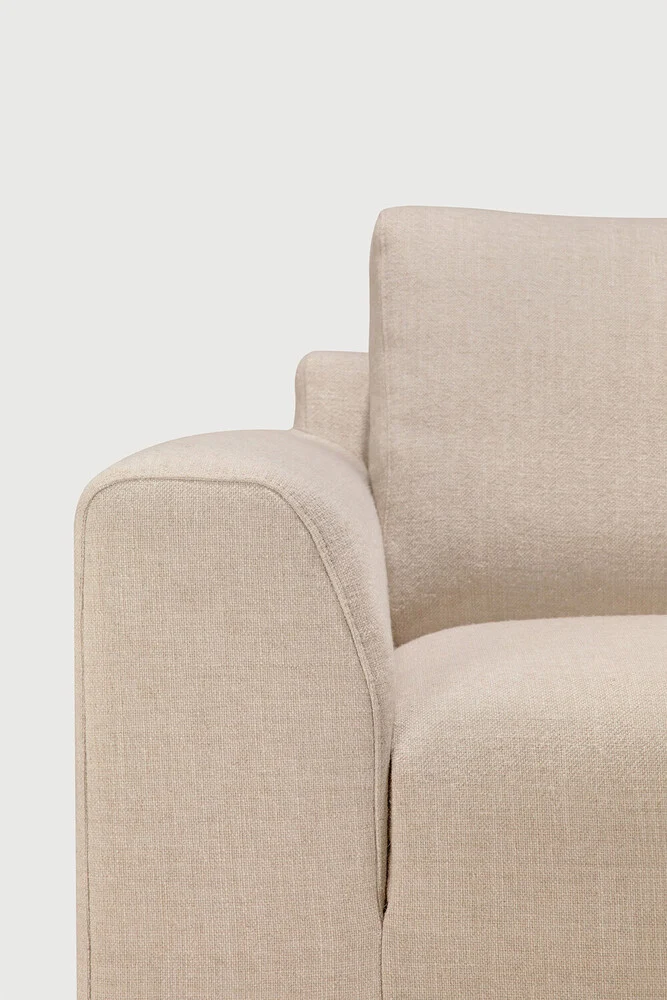 Ease Lounge Chair