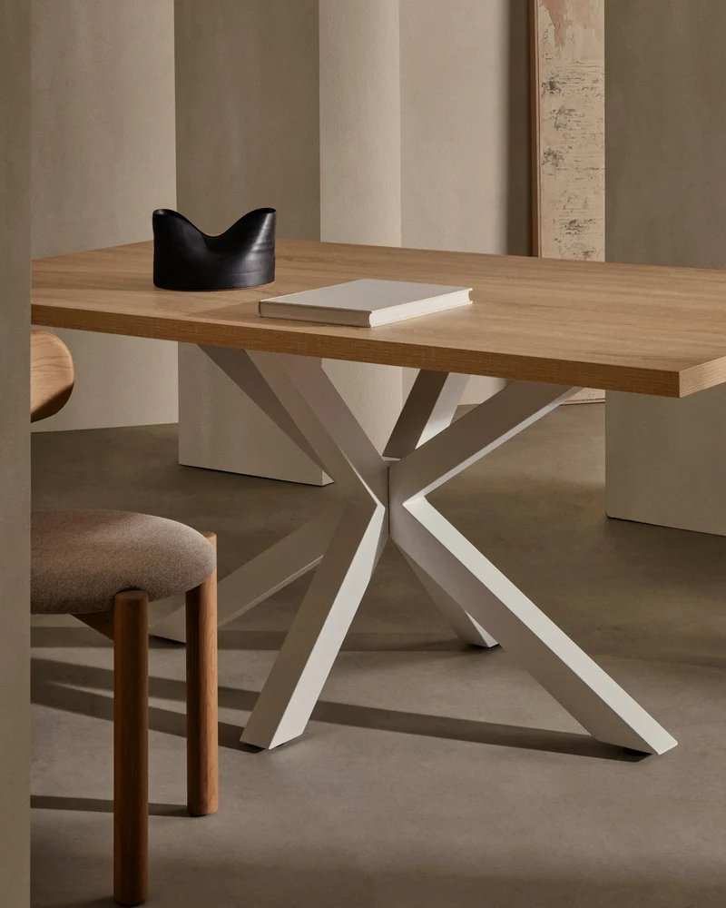 Argo table in melamine with natural finish and steel legs with white finish 160 x 100 cm