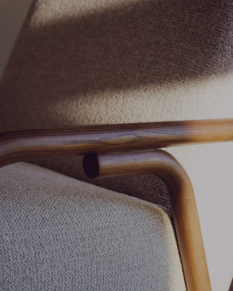 Sylo armchair in beige chenille and solid ash wood with walnut-coloured finish FSC 100%