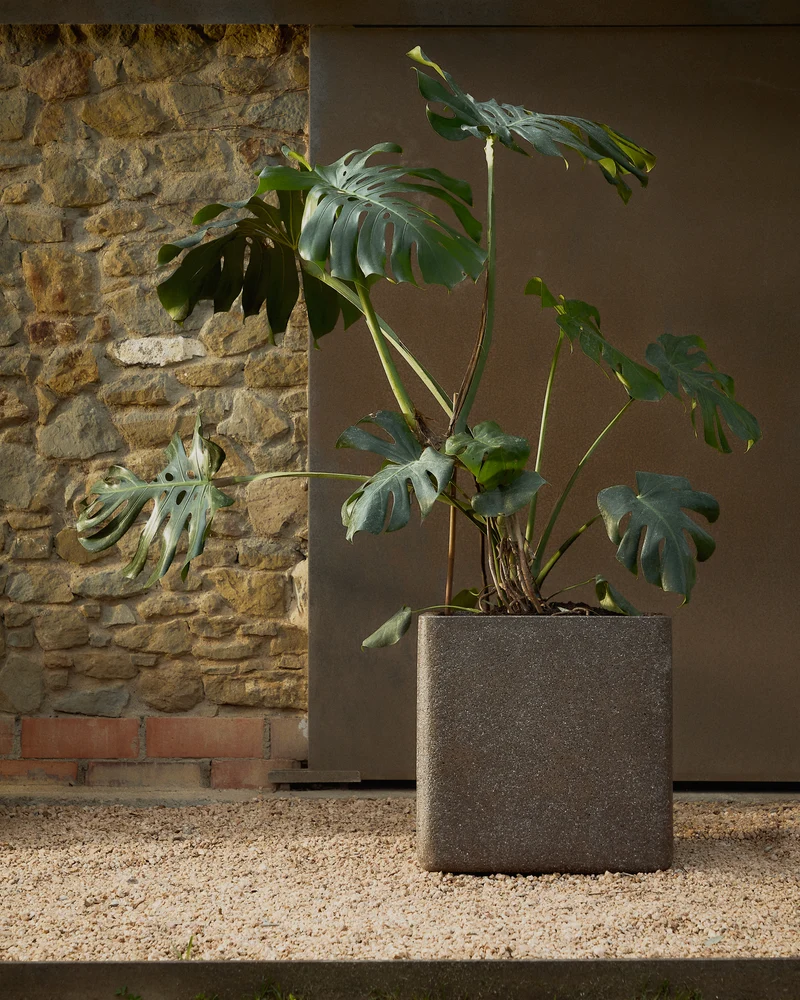 Set of 2 Minoa planters with brown stone effect 44 x 44 cm