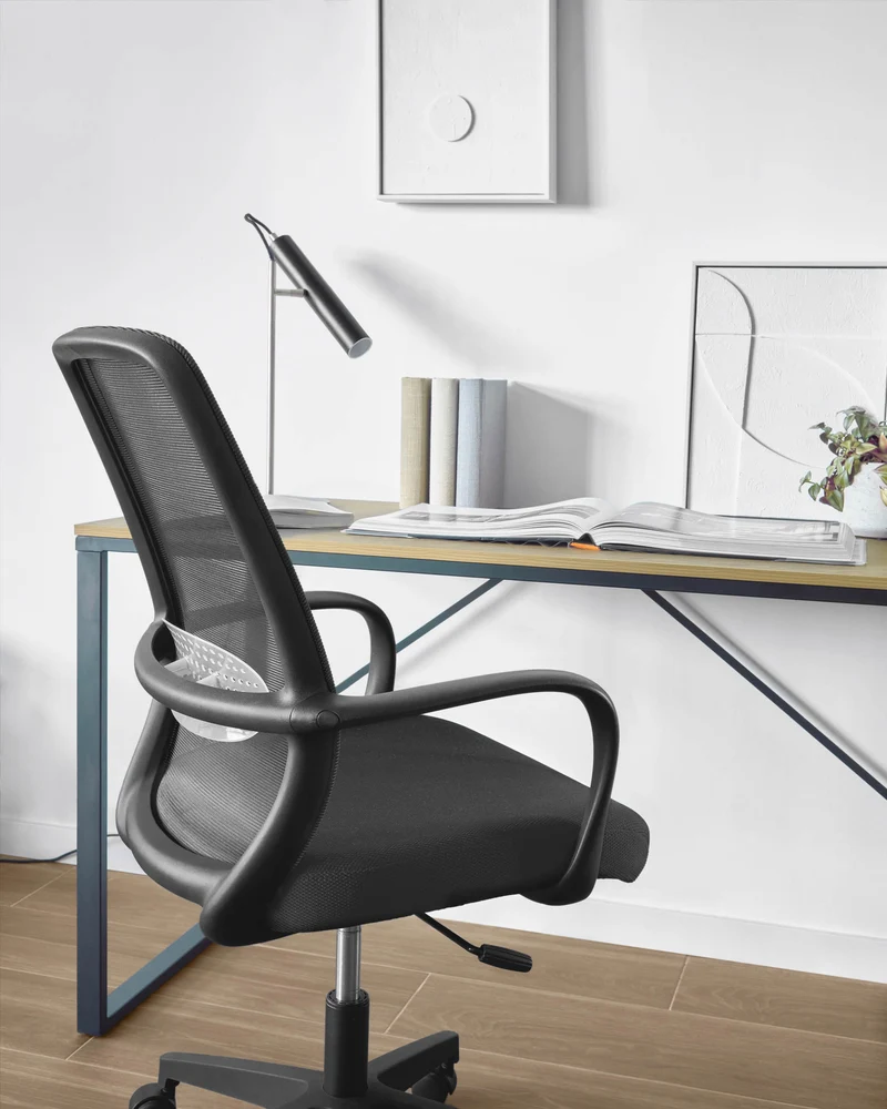 Melva office chair in black and legs made of steel in black