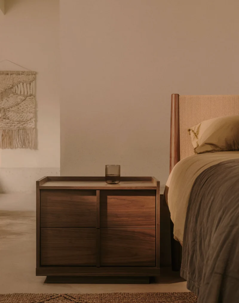 Onix Bedside Table