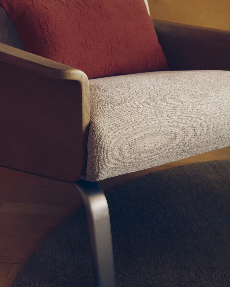 Amsen beige armchair in oak plywood with legs in brushed stainless steel