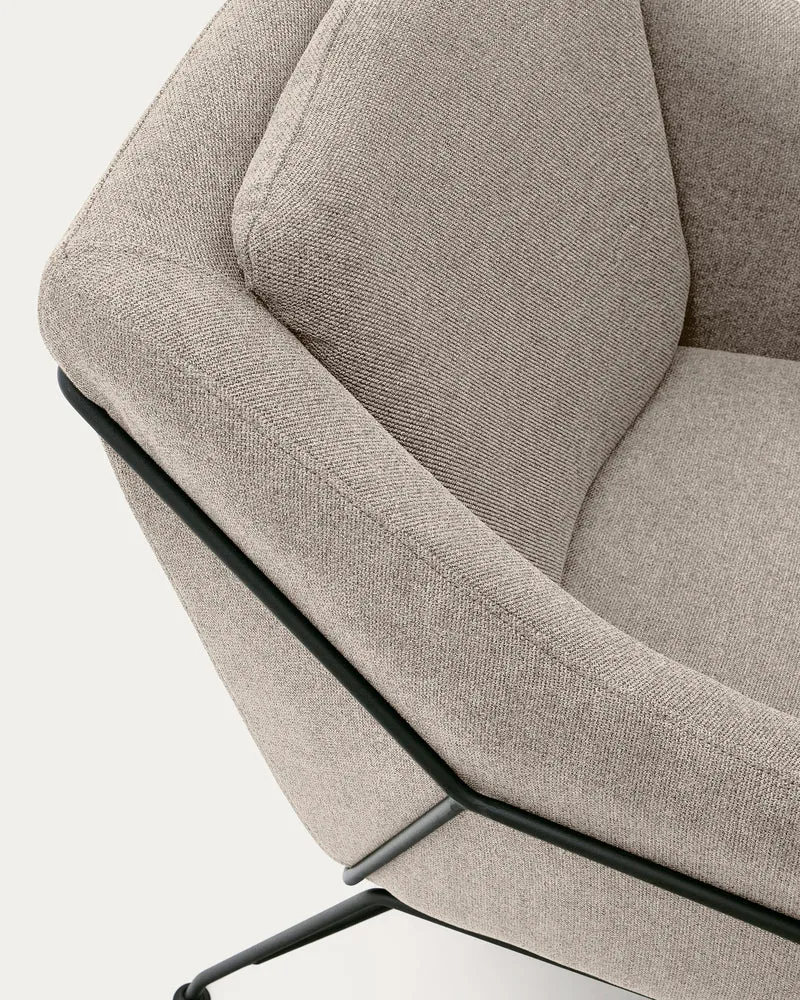 Brida armchair in beige and steel legs with black finish