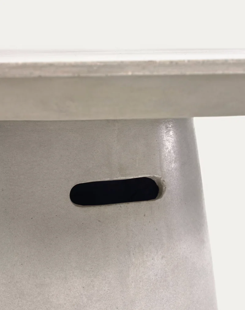 Itai Outdoor Table