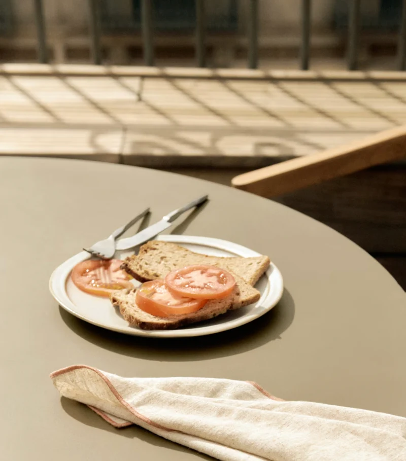 Itai Outdoor Table