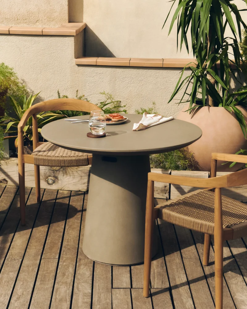 Itai Outdoor Table