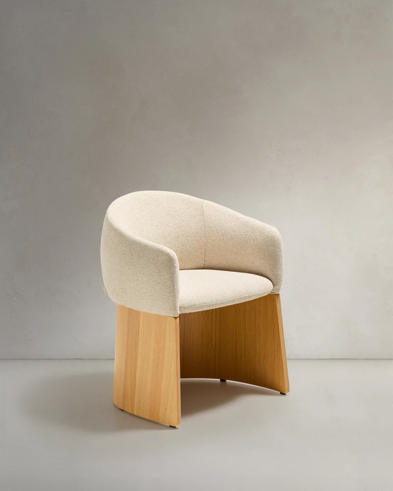 Bosca chair in beige chenille and oak veneer FSC 100%