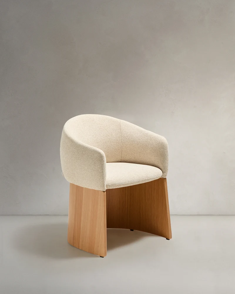 Bosca chair in beige chenille and oak veneer FSC 100%
