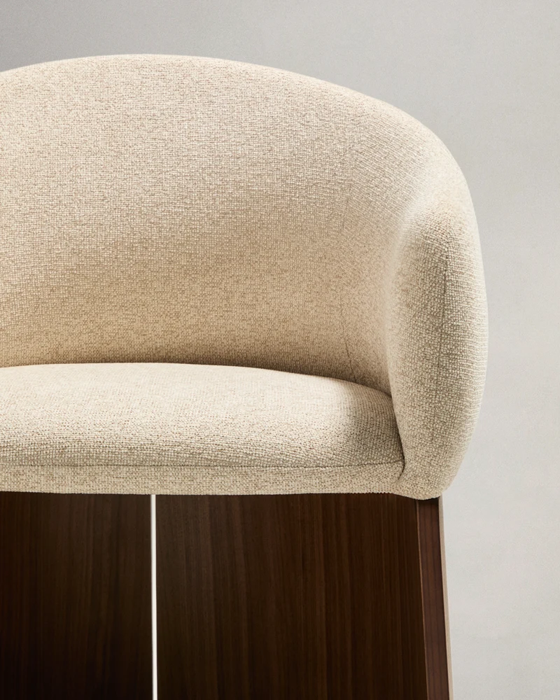 Bosca chair in beige chenille and walnut veneer FSC 100%