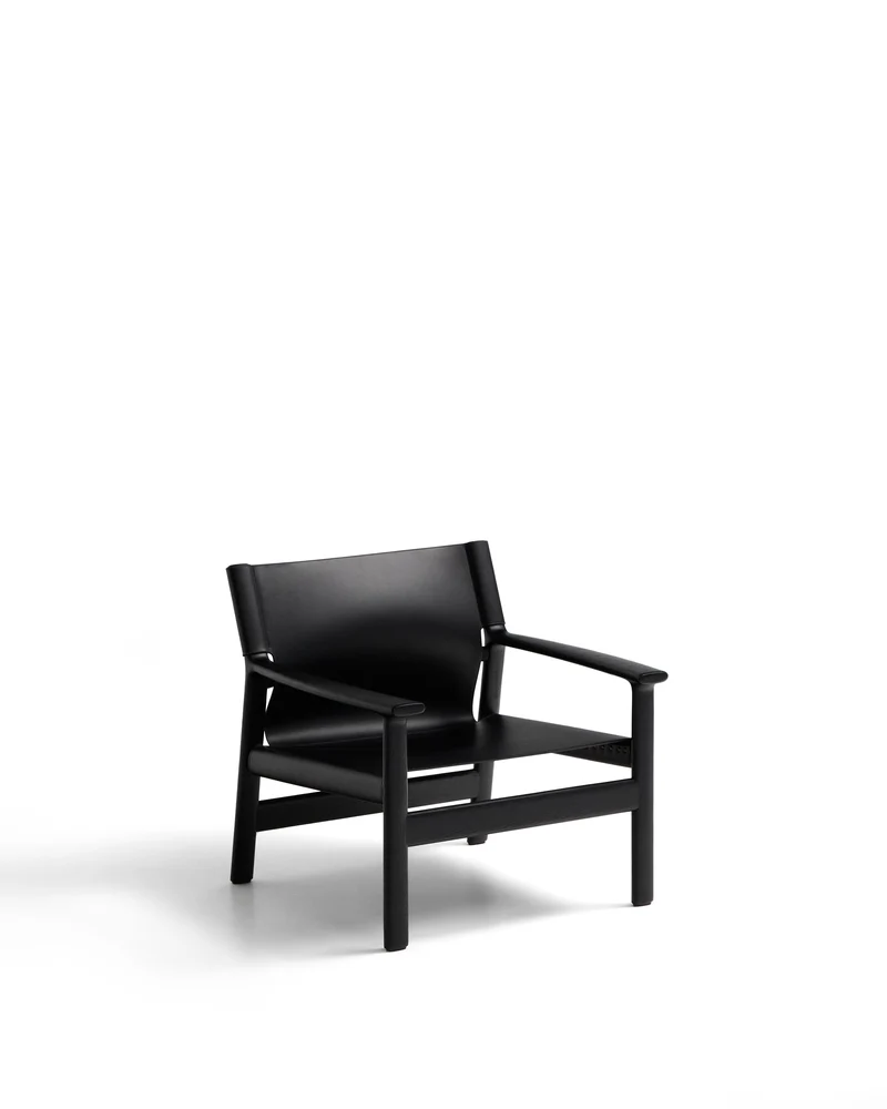 Jan armchair made of black recycled leather fibres and FSC 100% solid ash wood with black finish