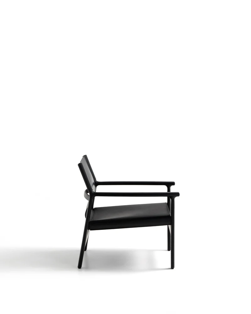 Jan armchair made of black recycled leather fibres and FSC 100% solid ash wood with black finish