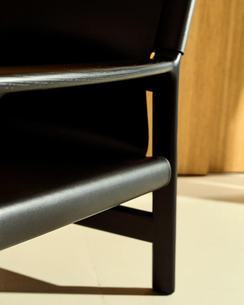Jan armchair made of black recycled leather fibres and FSC 100% solid ash wood with black finish