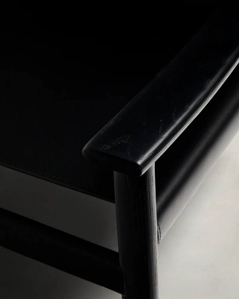 Jan armchair made of black recycled leather fibres and FSC 100% solid ash wood with black finish