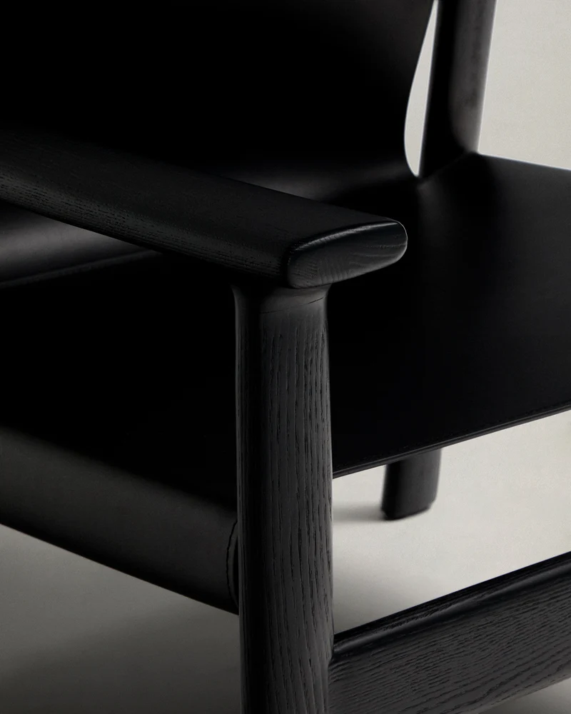 Jan armchair made of black recycled leather fibres and FSC 100% solid ash wood with black finish