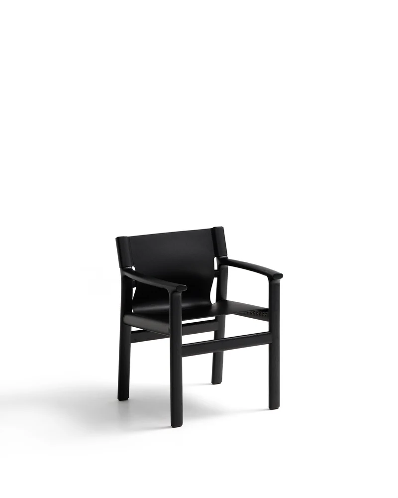 Jan chair made of black recycled leather fibres and FSC 100% solid ash wood with black finish