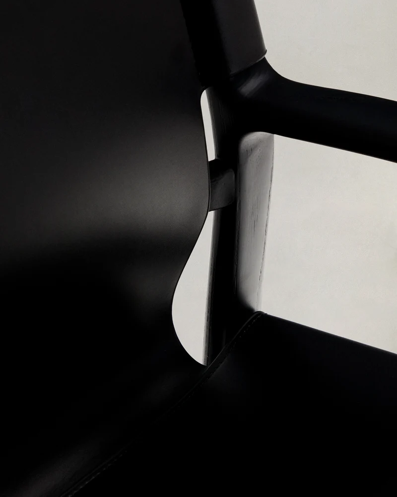 Jan chair made of black recycled leather fibres and FSC 100% solid ash wood with black finish