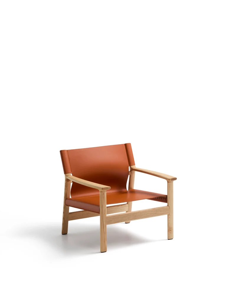 Jan armchair made of light brown recycled leather fibres and FSC 100% solid ash wood with natural tone finish