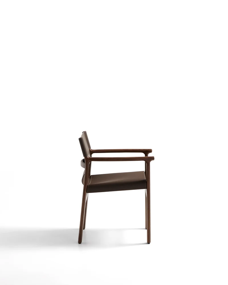 Jan chair made of dark brown recycled leather fibres and FSC 100% solid ash wood with walnut-coloured finish
