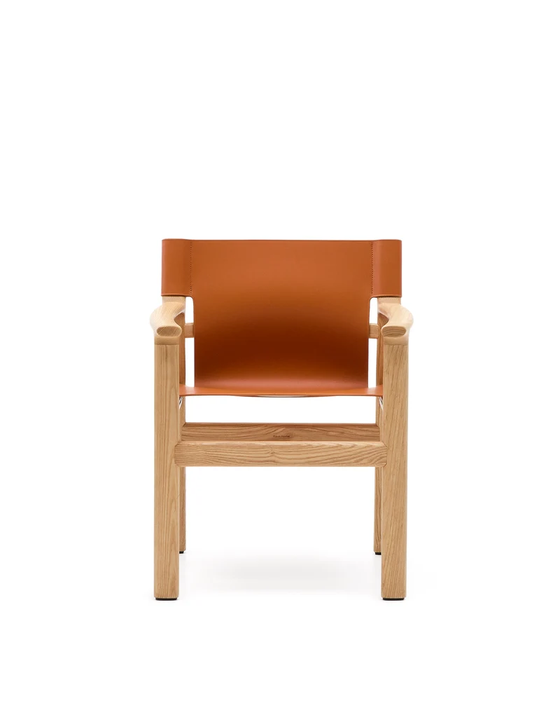 Jan chair made of light brown recycled leather fibres and FSC 100% solid ash wood with natural tone finish