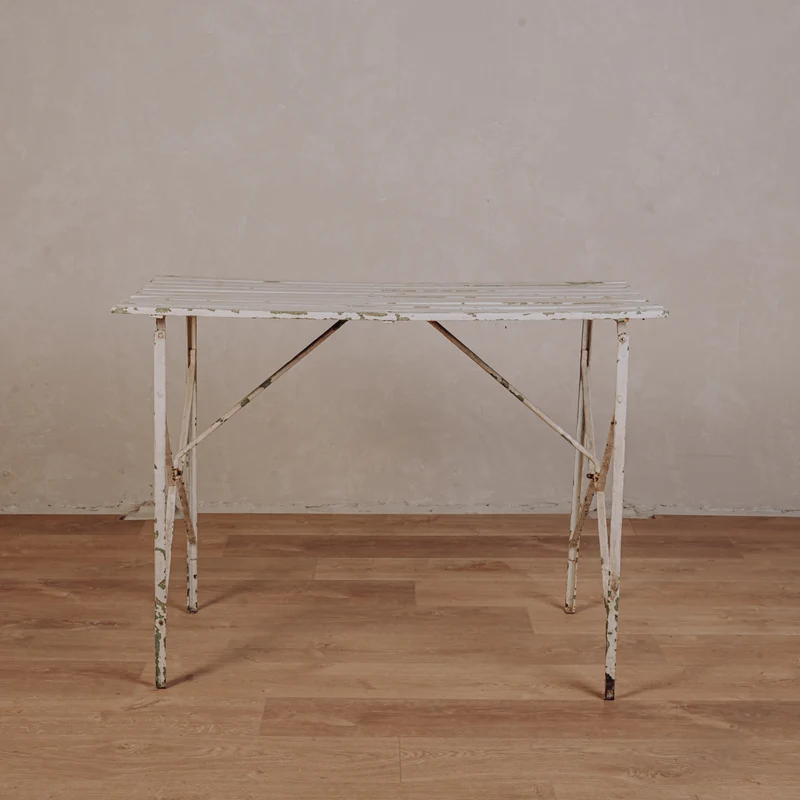 Table de jardin blanche