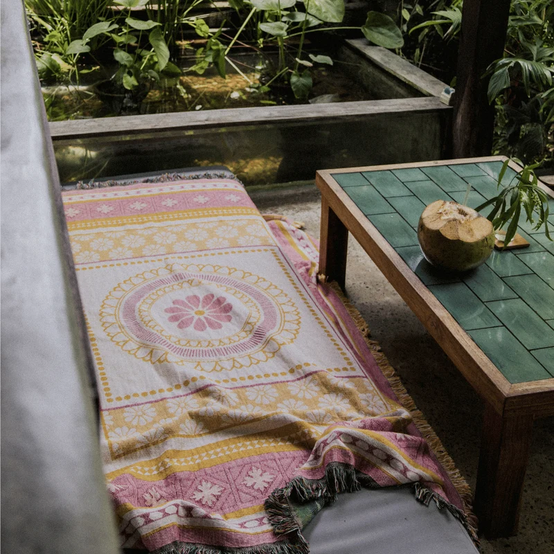VIA THROW RUG