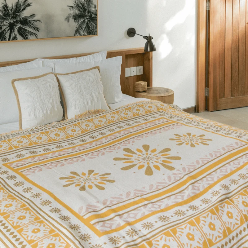 DAISY THROW RUG