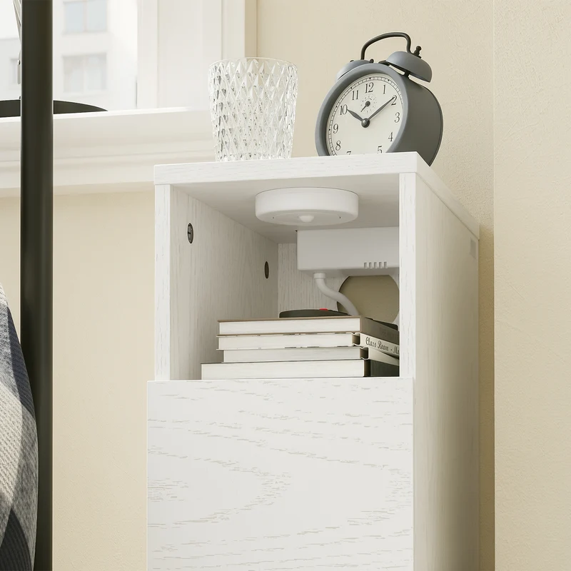 SoBuy FBT149-E-WG Table de Chevet Étroite 20cm avec Chargeur USB & Type-C + Lampe LED Magnétique – Blanc Effet Bois