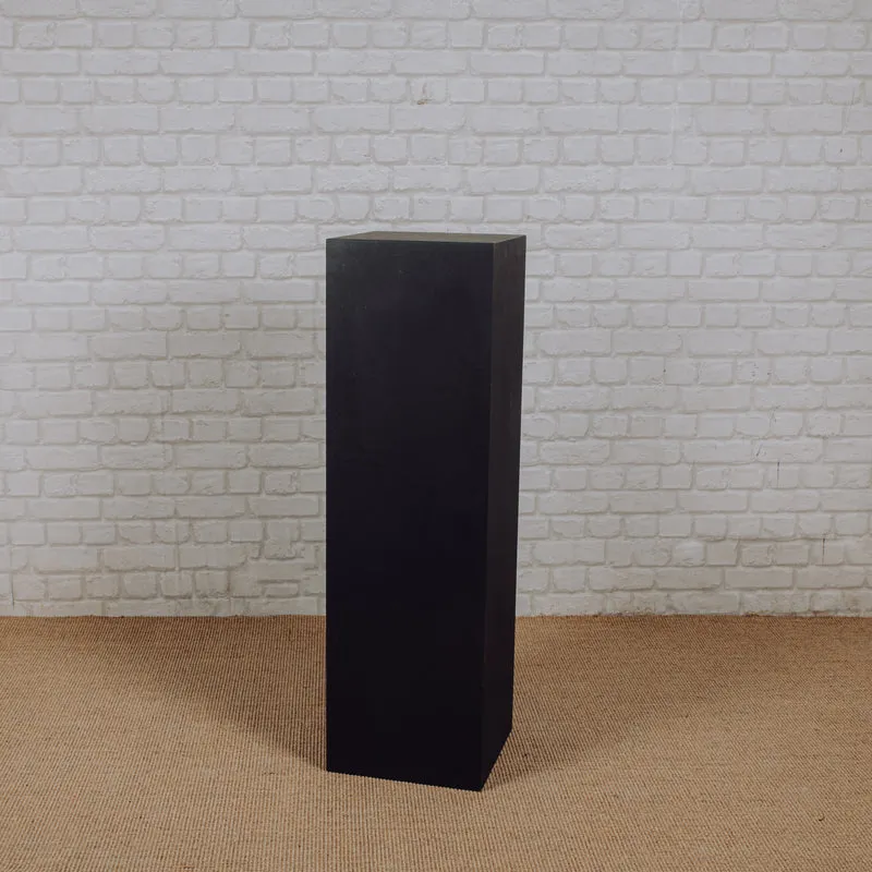 Stele noire