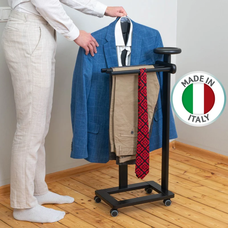 Tatkraft Baron – Valet de chambre en hêtre noir, cintre, 3 porte-pantalons, tablette de rangement et roulettes