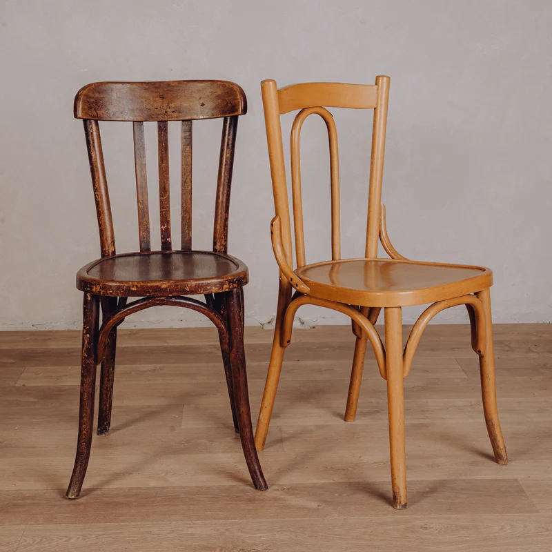 Chaises en bois vintage - modèles dépareillés