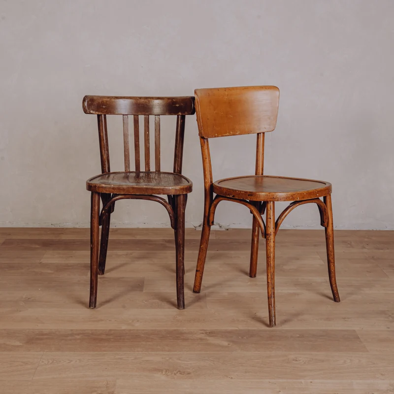Chaises en bois vintage - modèles dépareillés
