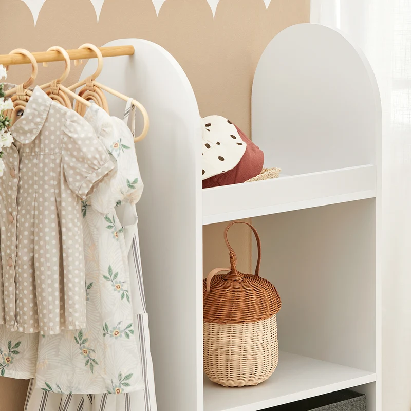 SoBuy KMB40-W Armoire Enfant Penderie Enfant avec Portant Vêtements Garde-Robe avec 3 Étagères Panier en Tissu et 3 Crochets Petite Armoire Etagere Blanc 97x35x108 cm